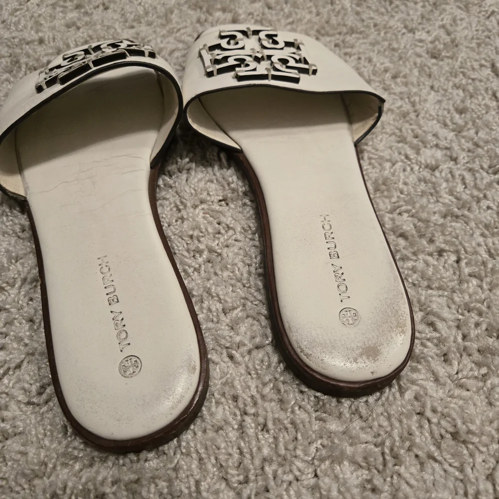 Tory Burch Cream Sandals - Picture 2 of 6